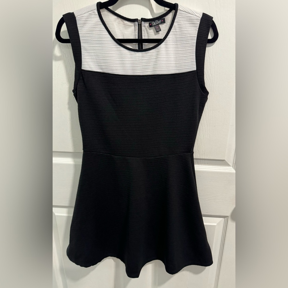 BeBop Black & White Color-block Skater Dress. Size M. Back full zipper detail.